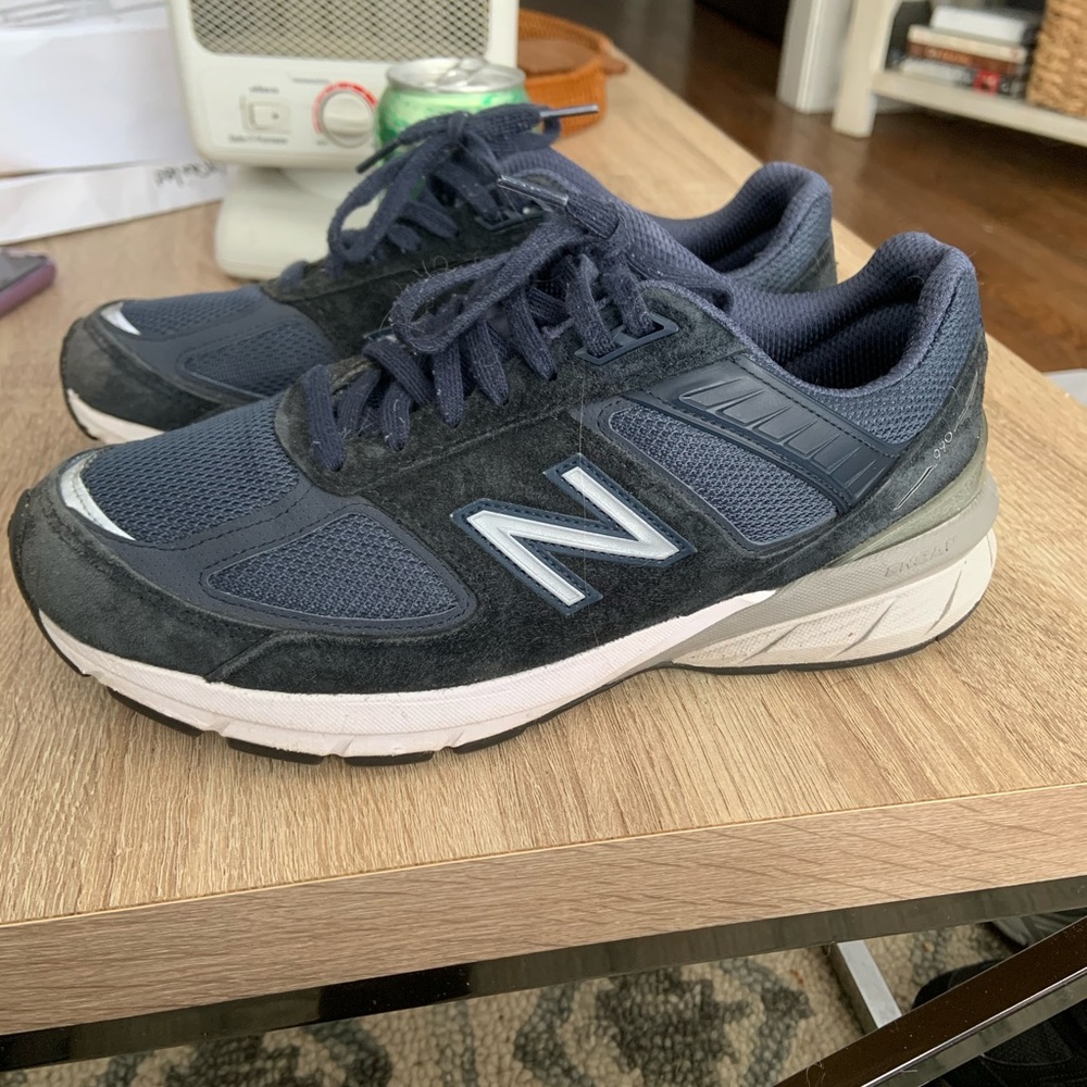 New balance 990v5 navy blue. Size 8.5.